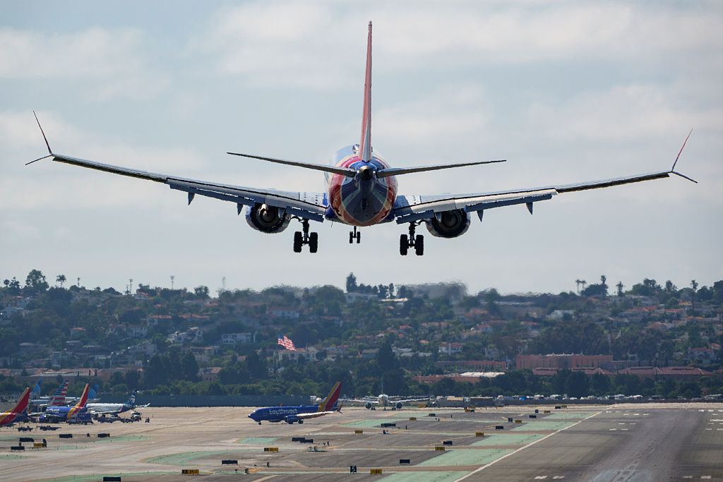 Southwest AIrlines Approaches San Diego International Airport