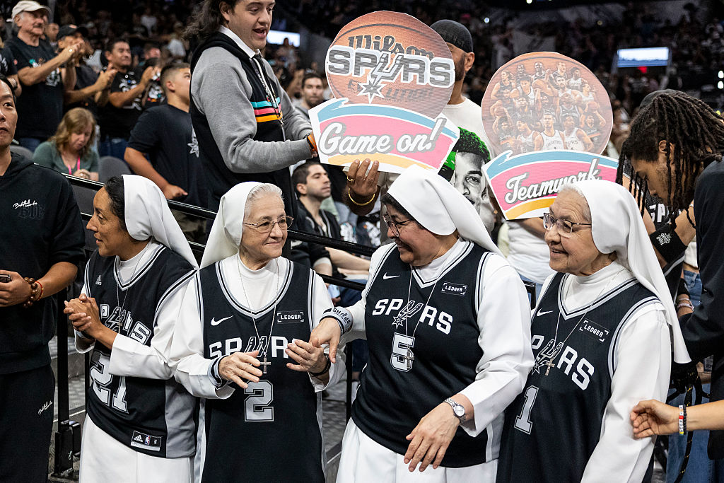 SpursOKCG4 - Fans cheer during Spurs game